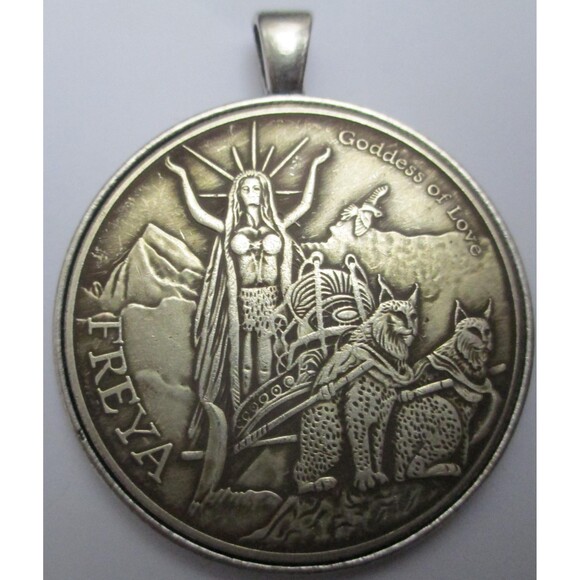 Freya Goddess of Love Silver Coin/Pendant - Picture 3 of 5